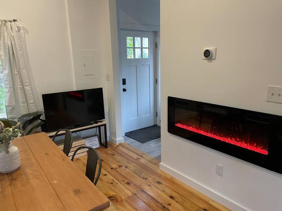 Campfire Cottage Fireplace, Fire Pit & No Chores! Kingston Dış mekan fotoğraf